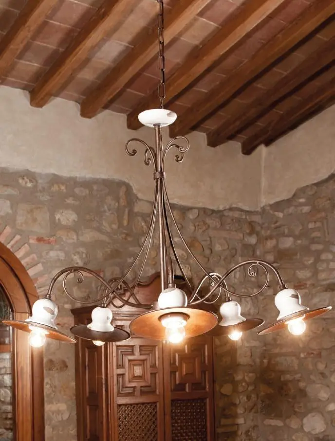 lampadario per soffitto con travi in legno