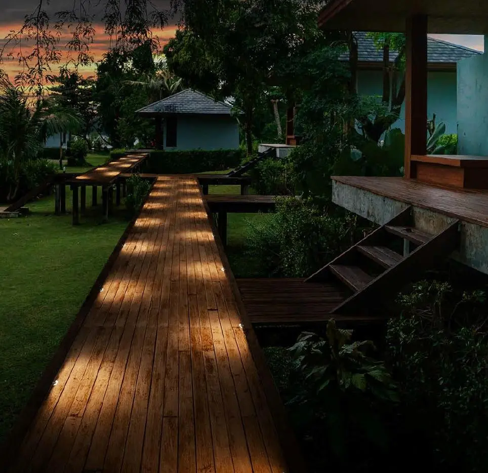 illuminazione a terra per vialetti