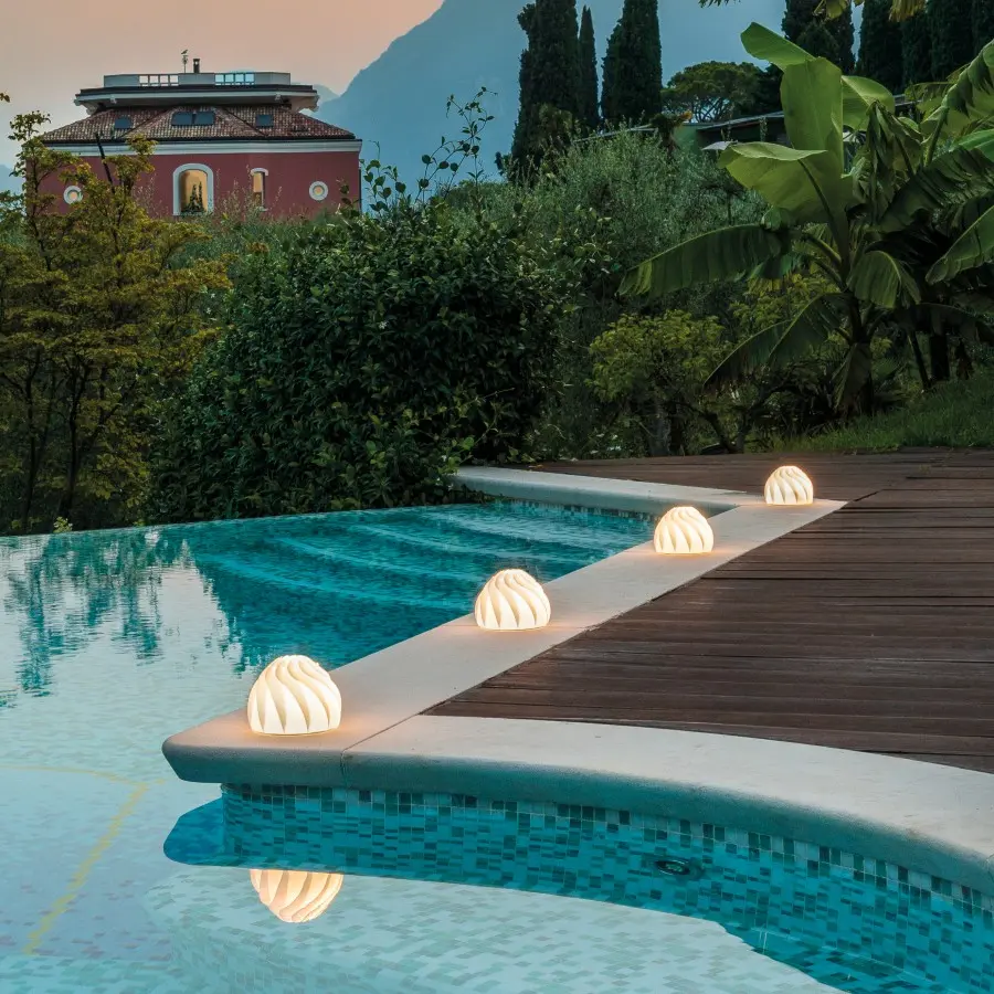 lampade bordo piscina